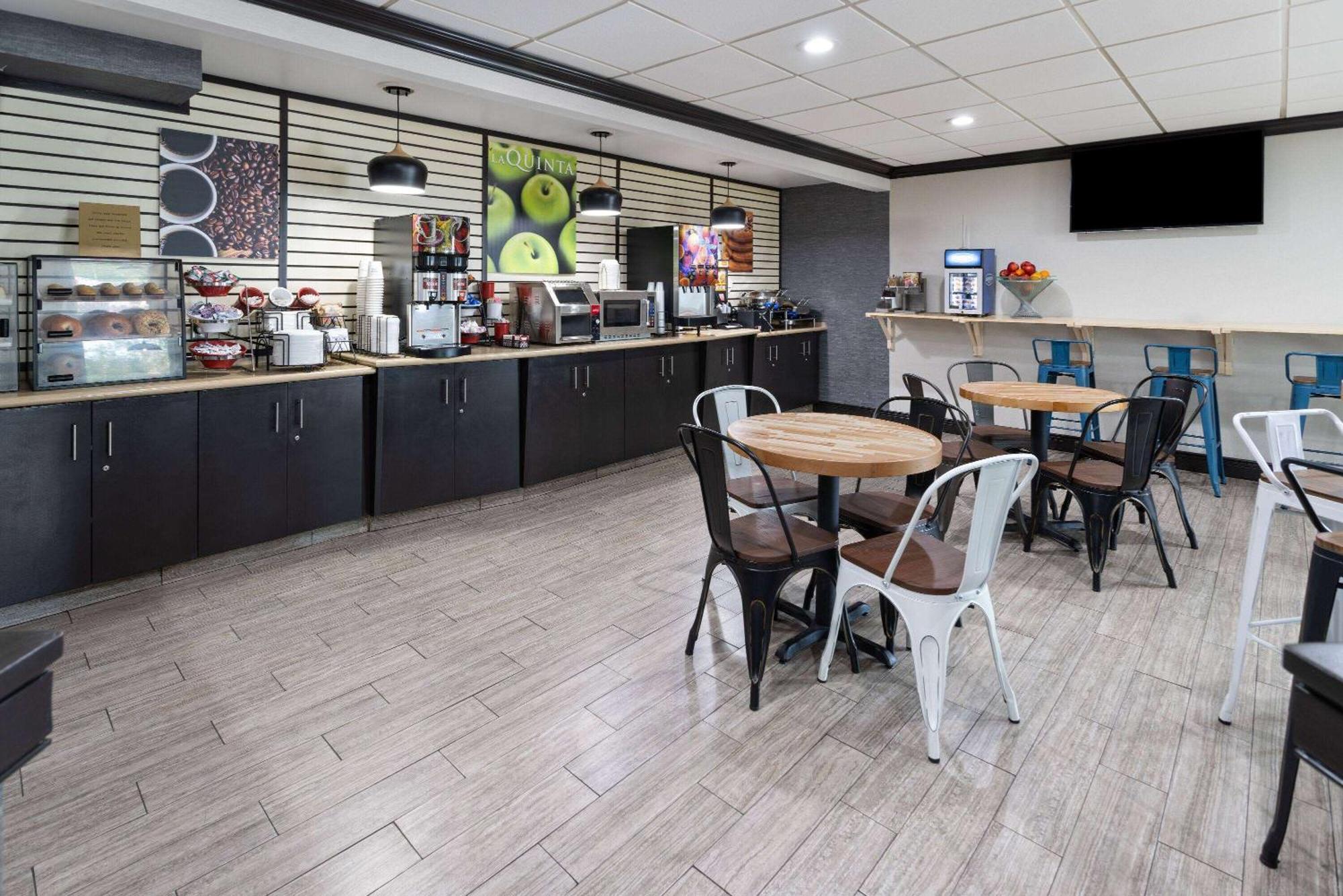 La Quinta Inn By Wyndham Buffalo Airport Уилямсвил Екстериор снимка