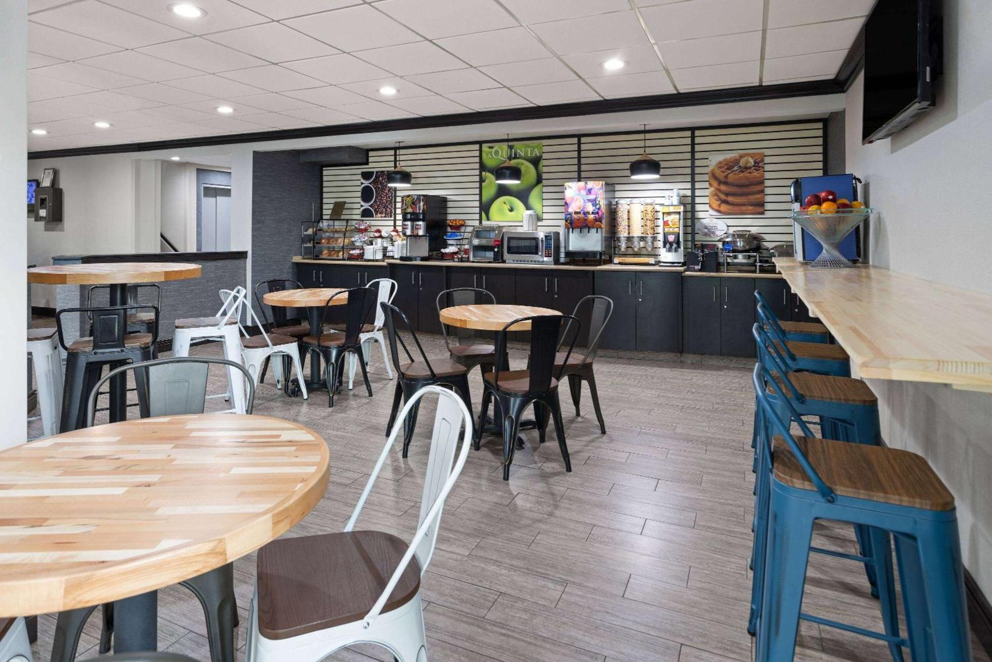 La Quinta Inn By Wyndham Buffalo Airport Уилямсвил Екстериор снимка