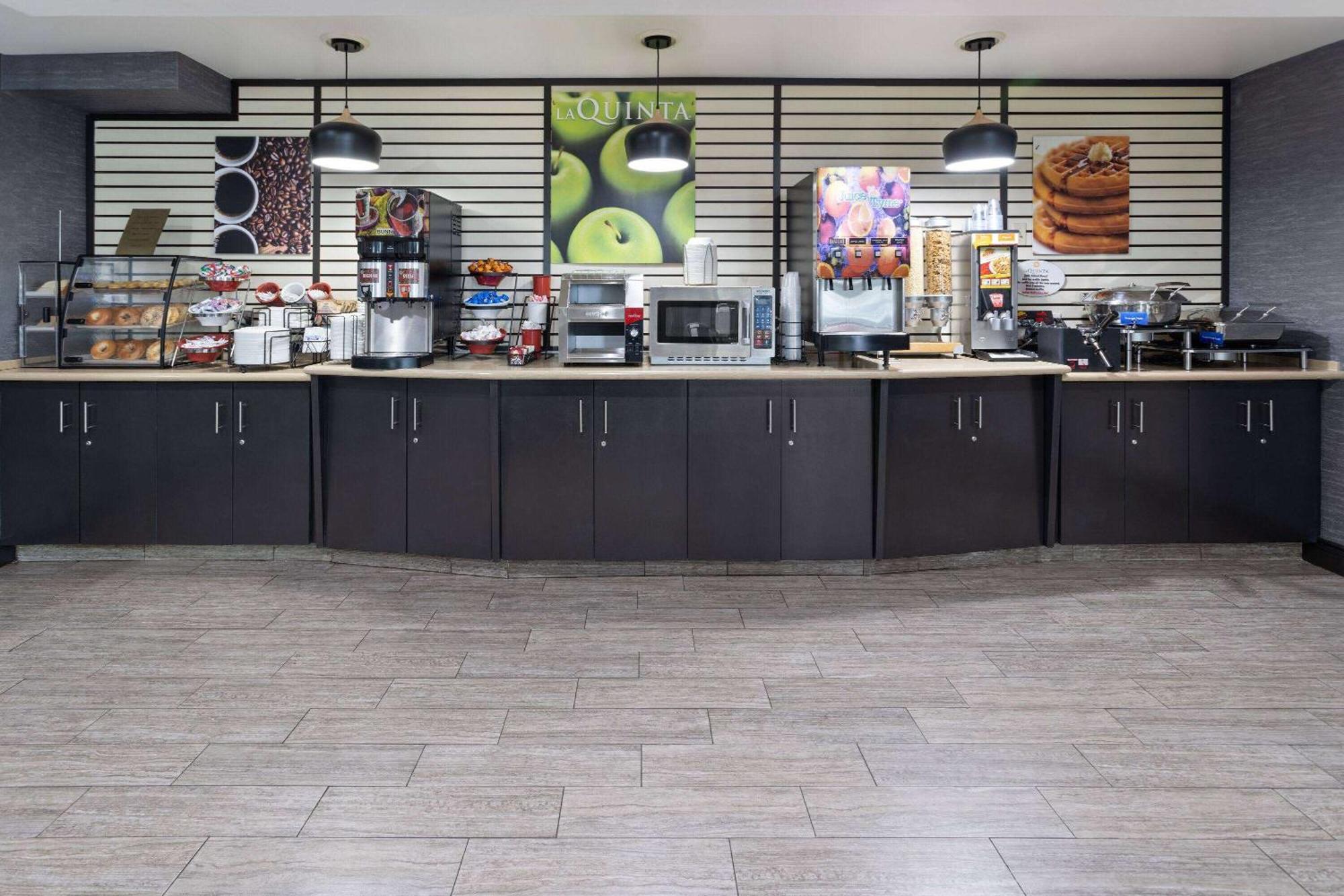 La Quinta Inn By Wyndham Buffalo Airport Уилямсвил Екстериор снимка