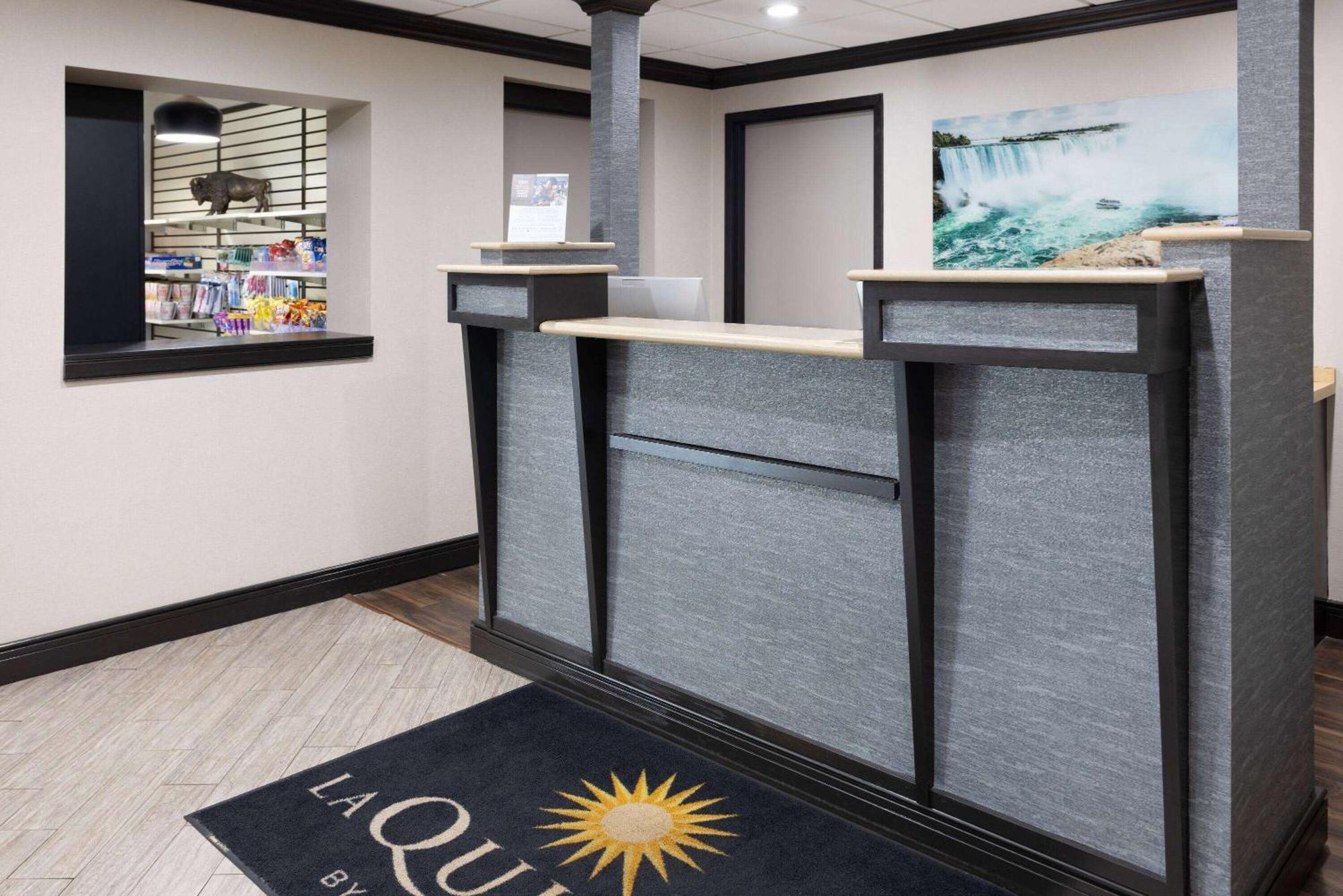 La Quinta Inn By Wyndham Buffalo Airport Уилямсвил Екстериор снимка